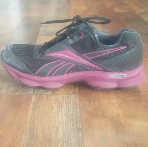 Reebok runtones 8.5 black and pink shoes